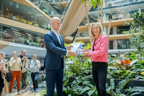 Micky Adriaansens, Dutch Minister of Economic Affairs & Climate Policy receives KPMG Study
